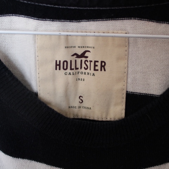Black and White Striped Crewneck Hollister Sweater 00s - Picture 3 of 3